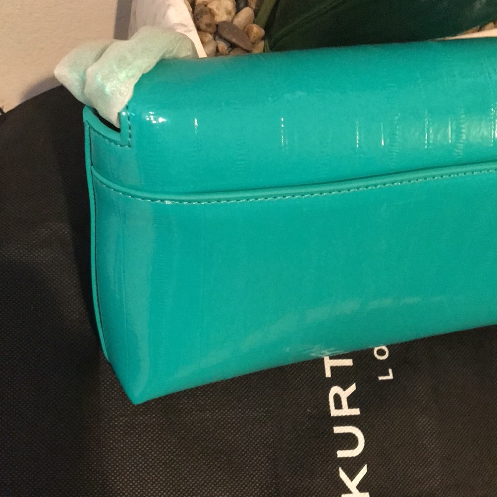 Kurt Geiger Landon Shoreditch Leather Envelope Clutch
KURT GEIGER LONDON - Picture 15 of 16